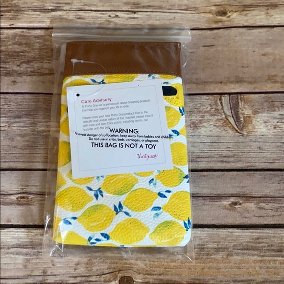 NIP Thirty-One Pinch Top Eyeglass Case Lemon Print - Picture 3 of 3